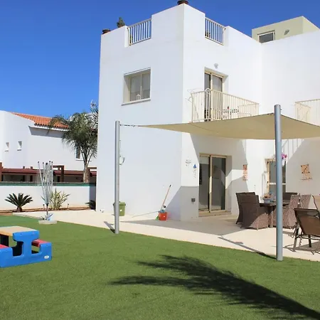 Villa Ksenia With A Private Pool And Green Garden Paralimni