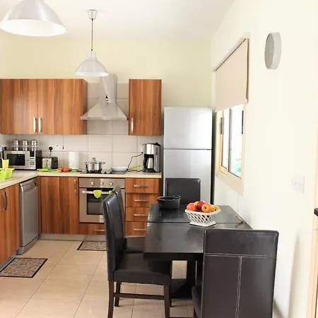 Ksenia With A Private Pool And Green Garden * Paralimni