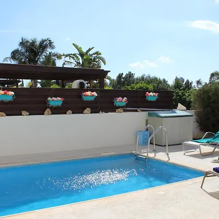 Βίλα Ksenia With A Private Pool And Green Garden Παραλίμνι
