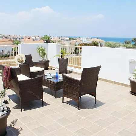 Ksenia With A Private Pool And Green Garden Παραλίμνι